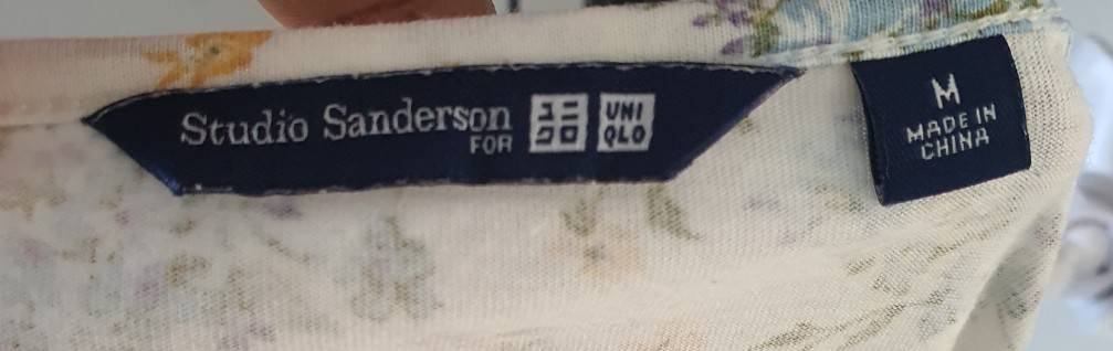 FF06064 เสื้อยืด มือสอง ลายดอกไม้ แบรนด์ uniqlo