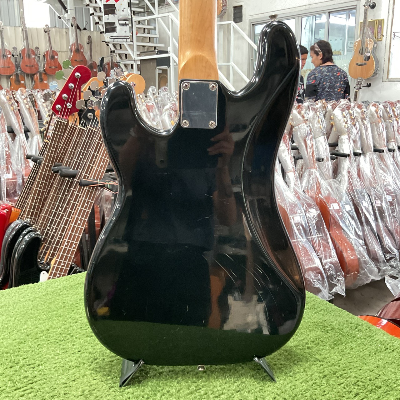 กีต้าร์เบส Maison