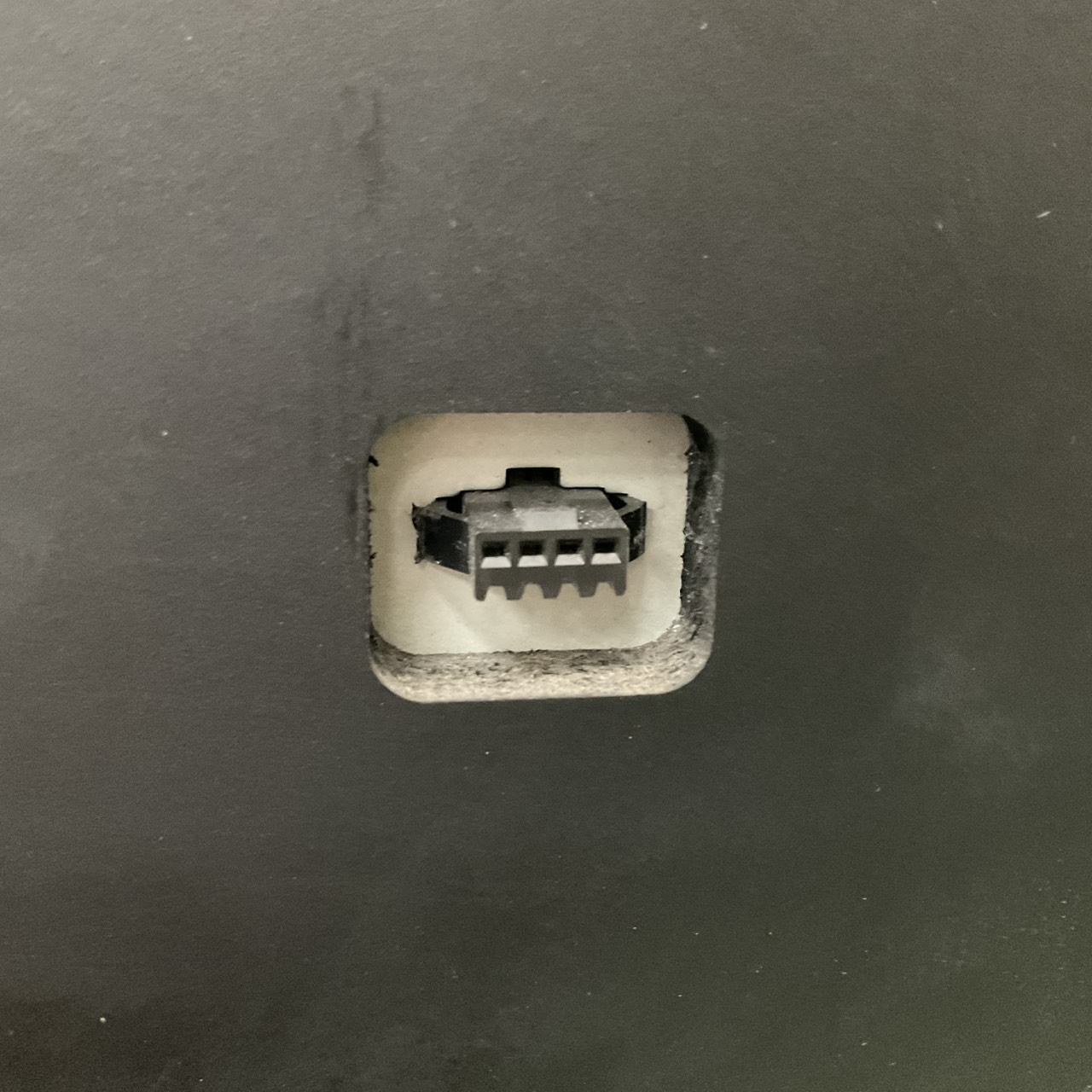 เปียโน COLUMBIA : EP-260 สินค้าไม่พร้อมใช้งาน (ต้องซ่อม)