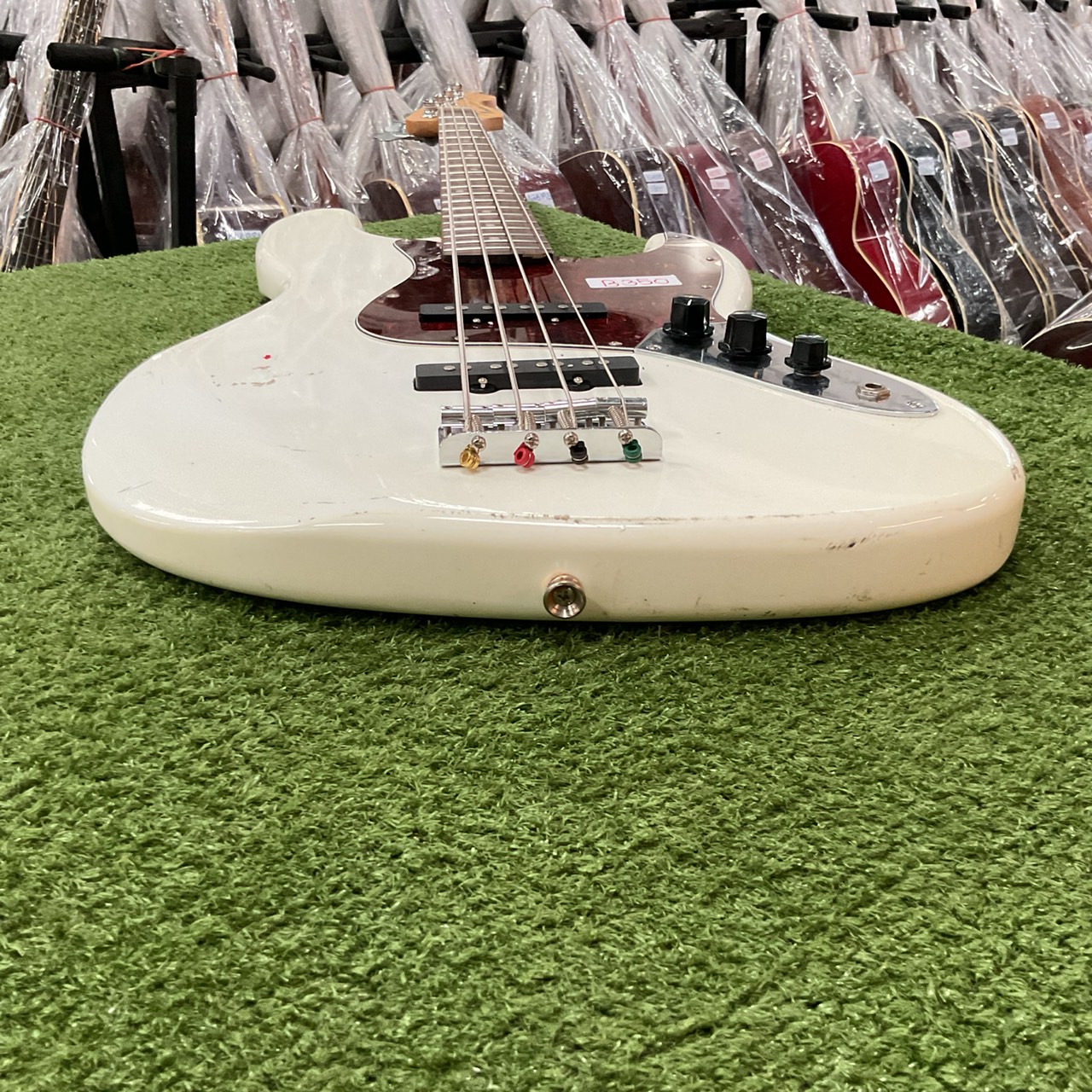 กีต้าร์เบส Mavis