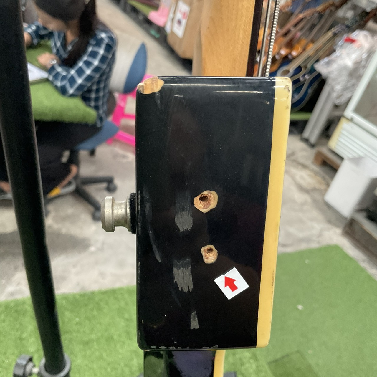 กีต้าร์เบส M