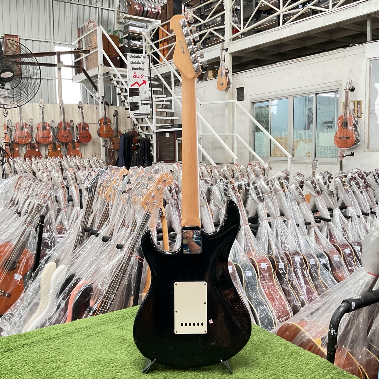 กีต้าร์ไฟฟ้า YAMAHA :EG-112