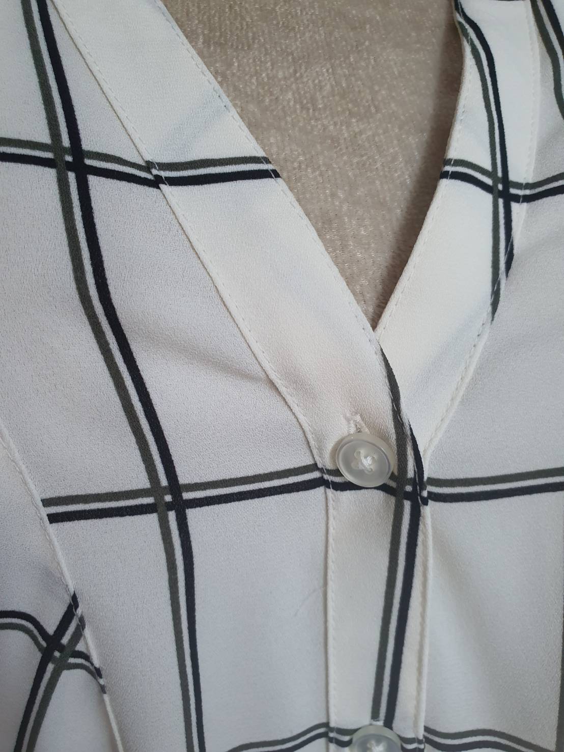 FF05293 เสื้อผ้ามือสอง ชีฟองลาย แบรนด์ EXPRESS อก 40 นิ้ว