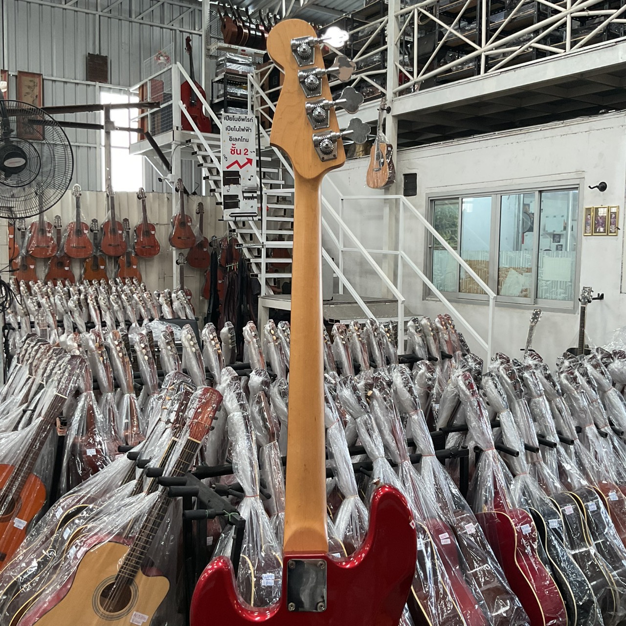 กีต้าร์เบส BUSKER'S