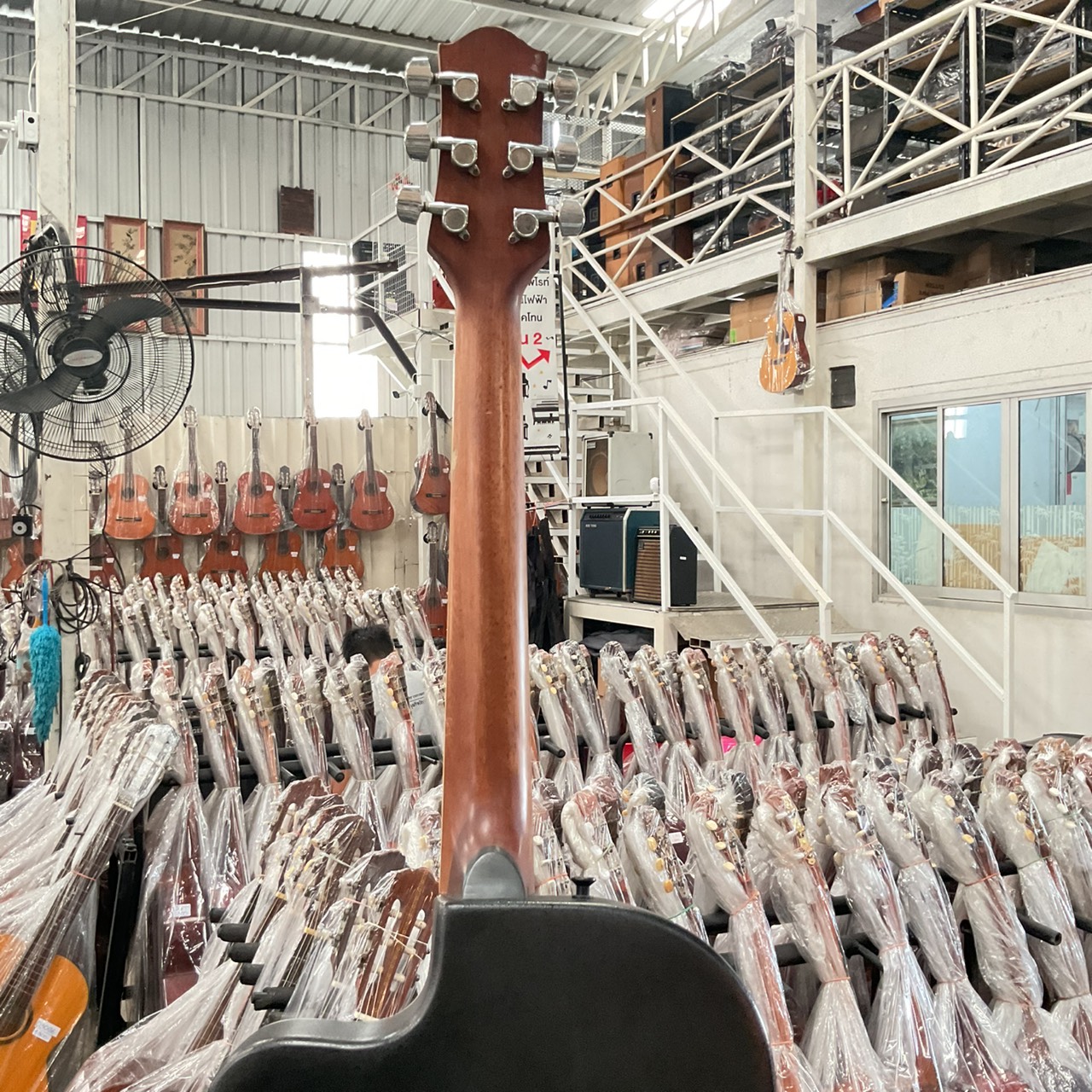 กีต้าร์โปร่งไฟฟ้า Legend : LMB-38