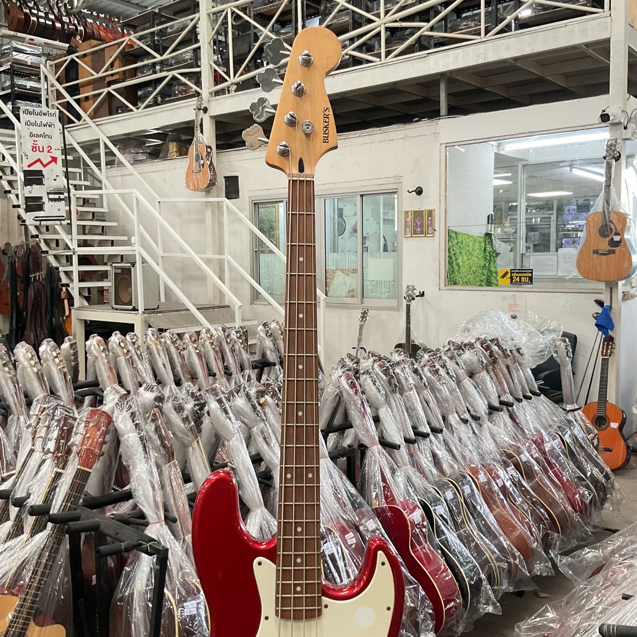 กีต้าร์เบส BUSKER'S