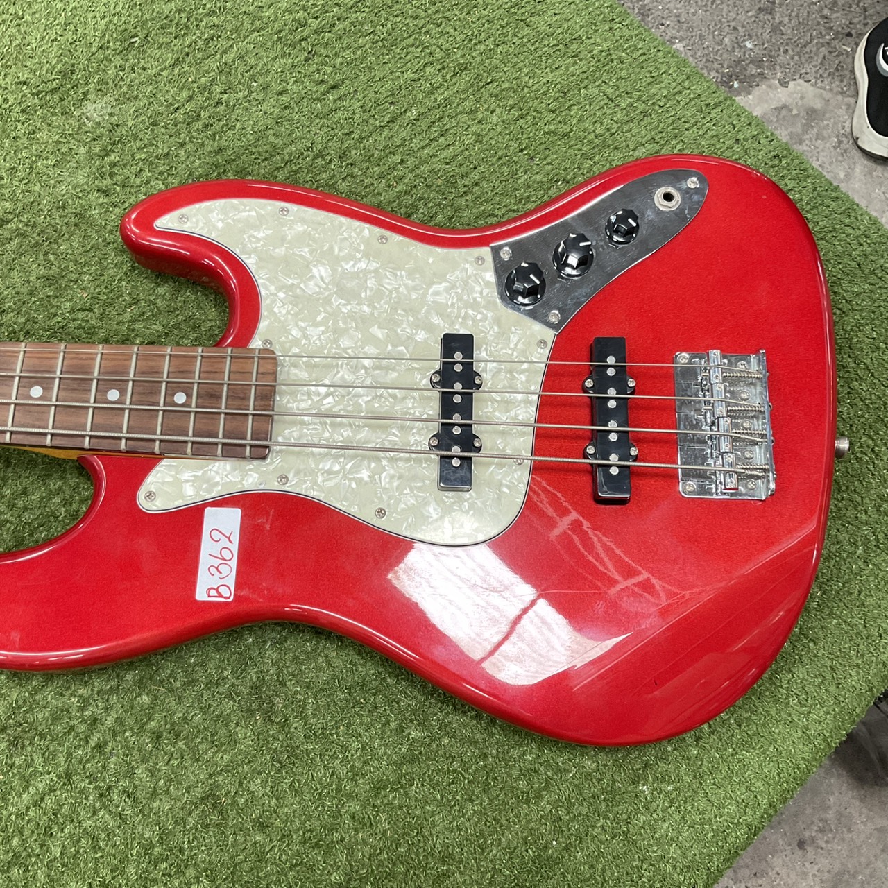 กีต้าร์เบส Legend