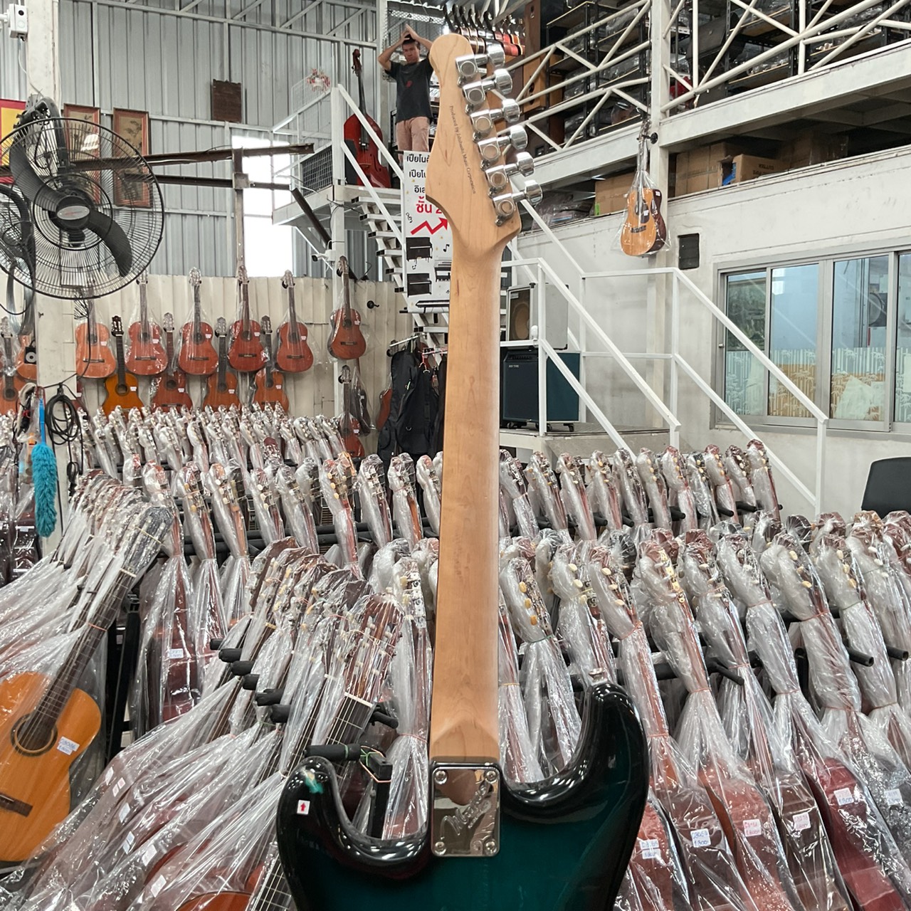 กีต้าร์ไฟฟ้า Mavis