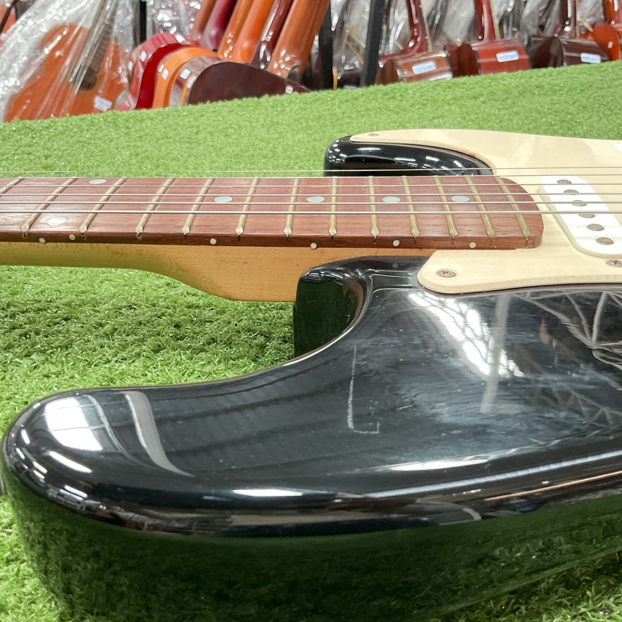 กีต้าร์ไฟฟ้า Legend