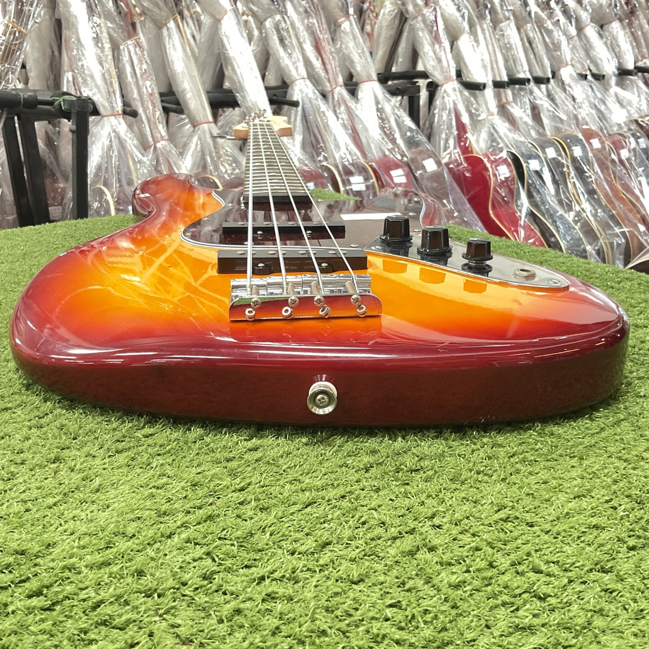 กีต้าร์เบส PHOTOGENIC