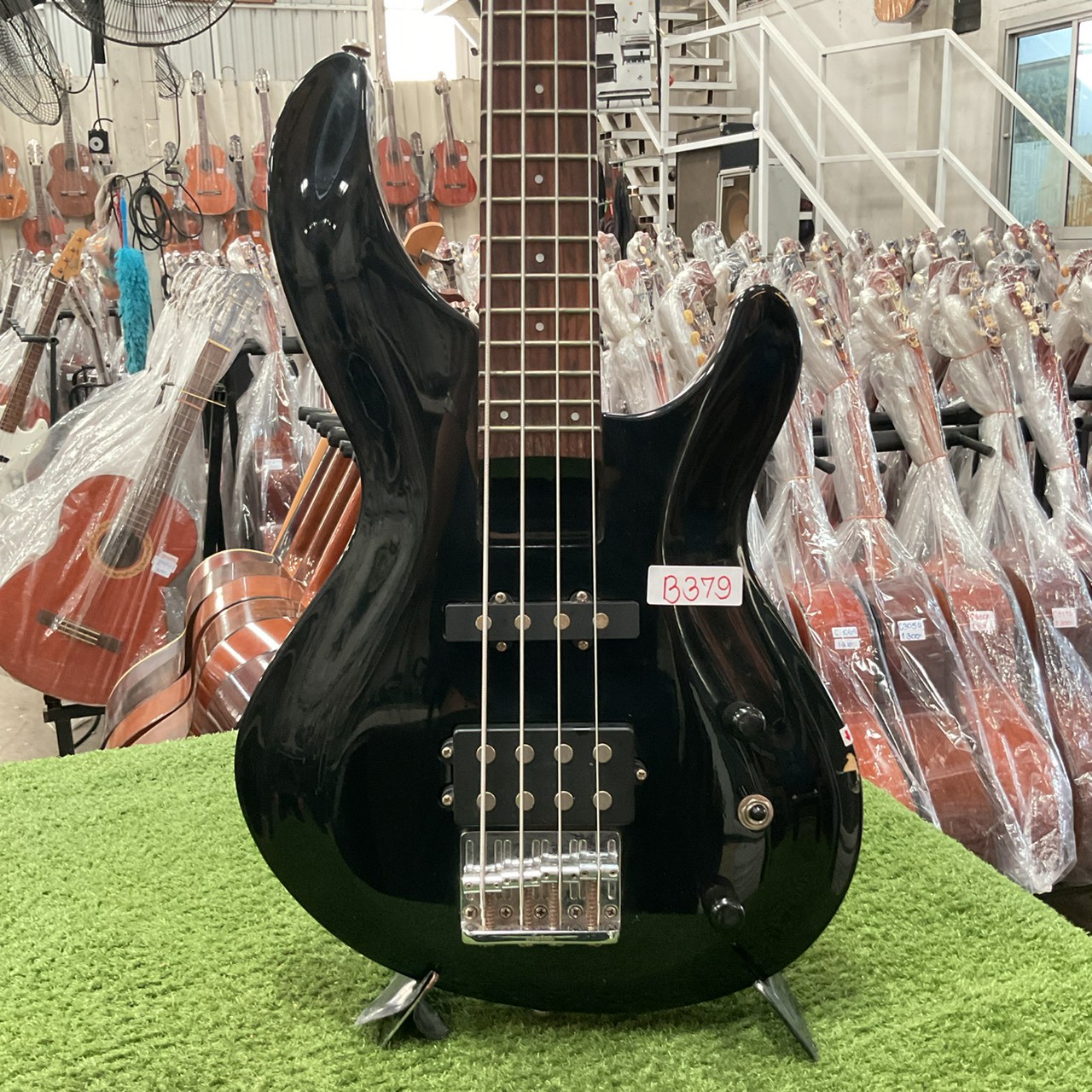 กีต้าร์เบส Aria Pro II