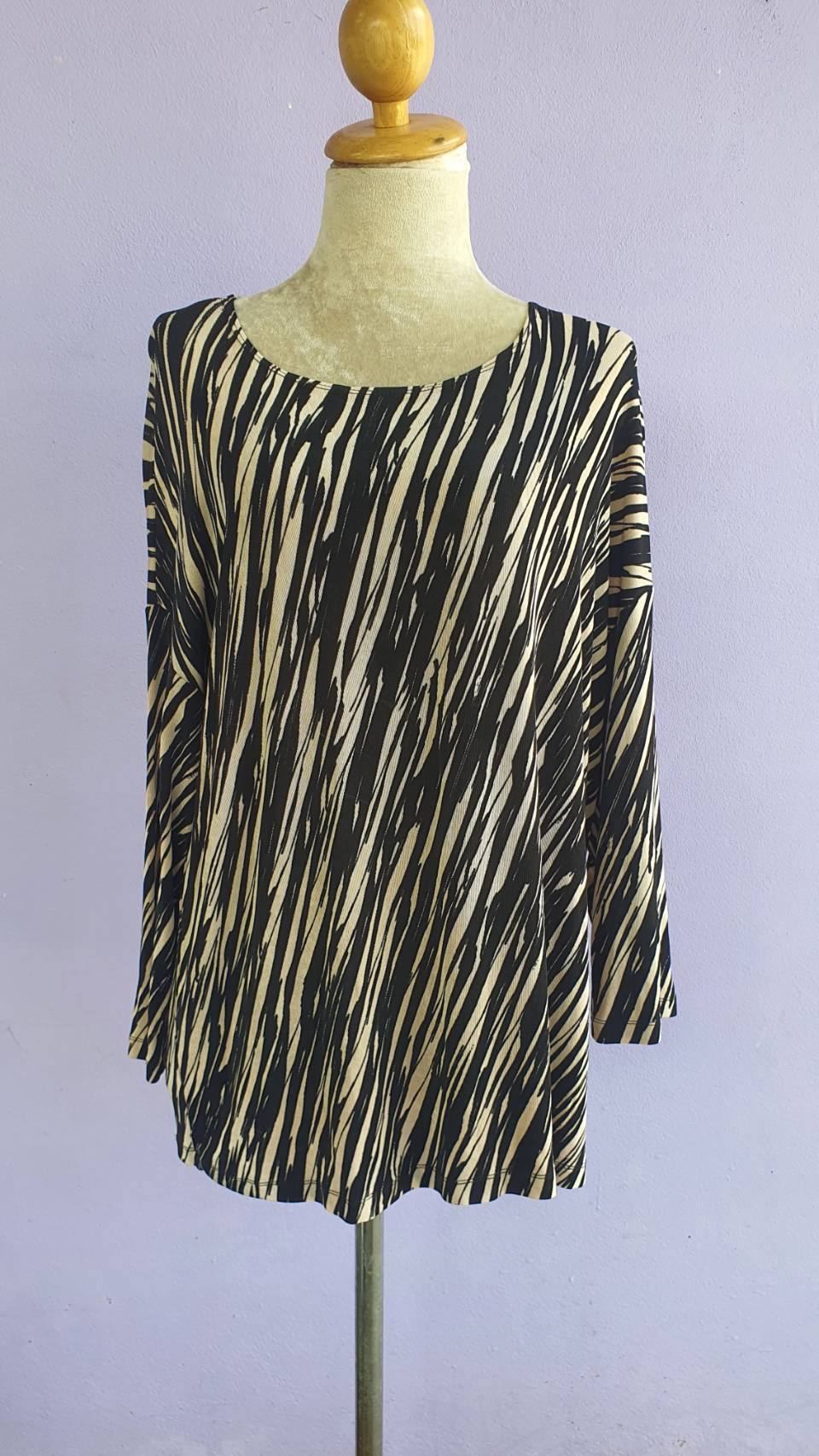 FF03038 เสื้อผ้ามือสอง สีดำครีม แบรนด์เนม Chico's อก 48 -56 นิ้ว