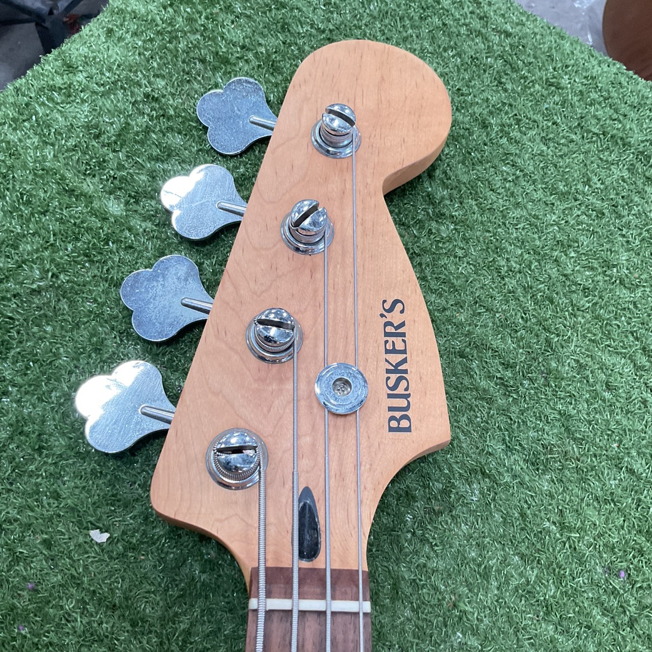 กีต้าร์เบส BUSKER'S