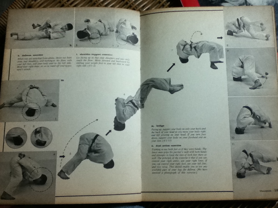 Judo in Action grappling techniques and throwing techniques รวม 2 เล่ม/ Kazuzo Kudo