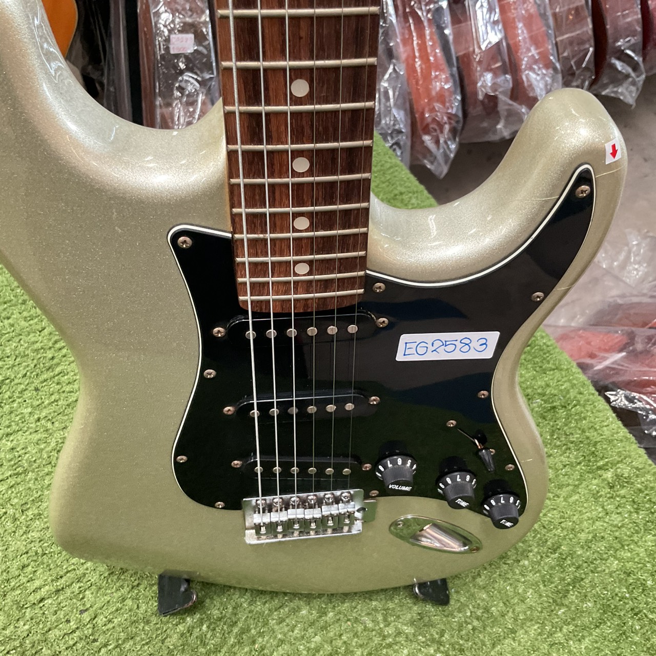 กีต้าร์ไฟฟ้า Mavis