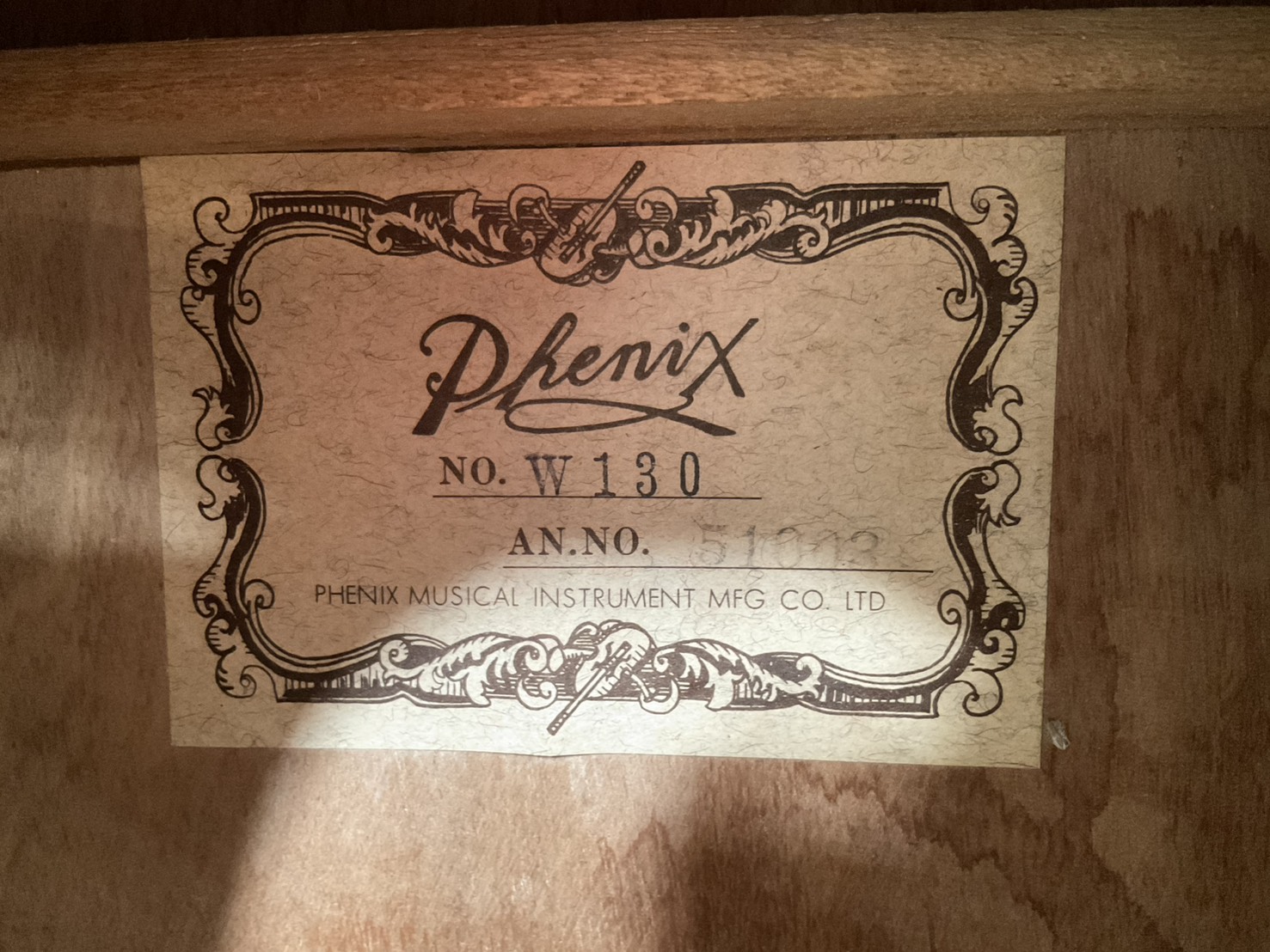 กีต้าร์โปร่ง Phenix : W130