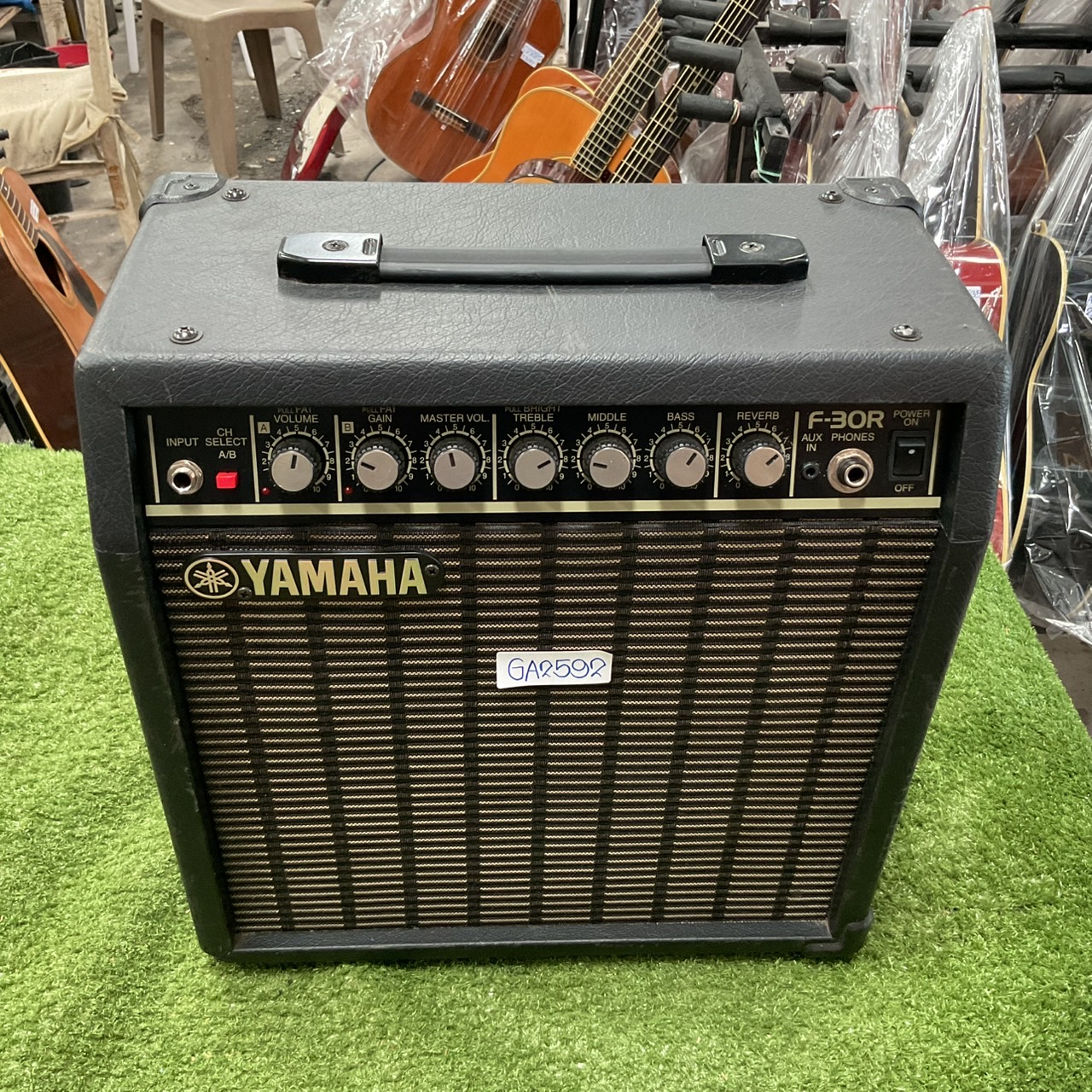 แอมป์กีต้าร์ YAMAHA : F-30R
