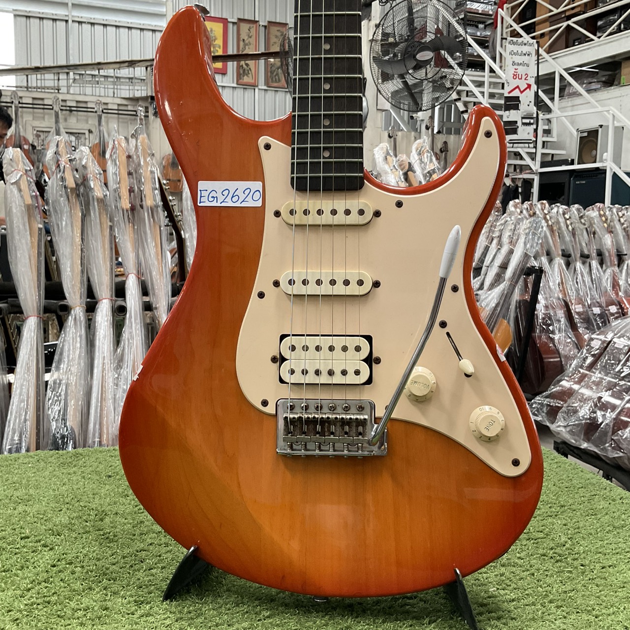 กีต้าร์ไฟฟ้า YAMAHA : YGS 112T