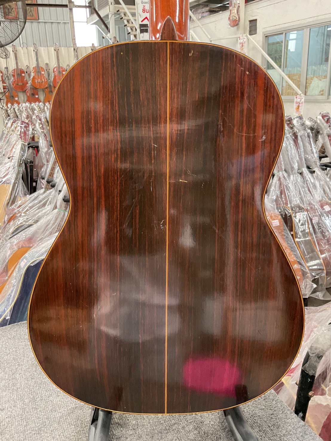 กีต้าร์คลาสสิค Abe Gut : 63E