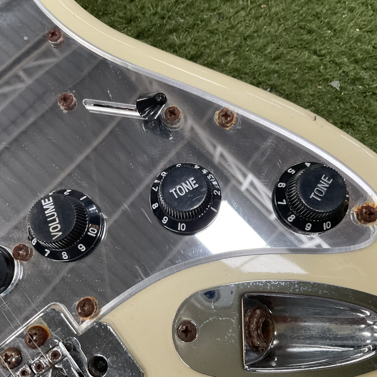 กีต้าร์ไฟฟ้า Mavis