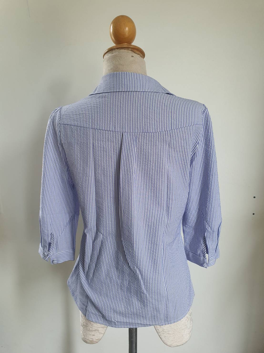 FF05448 เสื้อผ้ามือสอง สีฟ้าลายทางขาว อก 34 นิ้ว