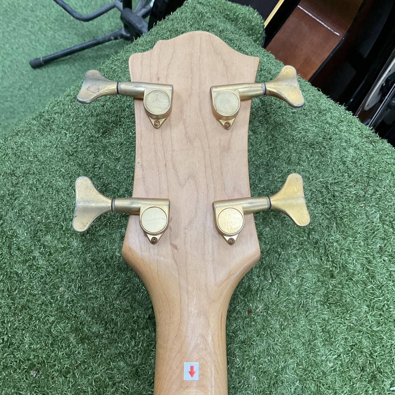 กีต้าร์เบส M