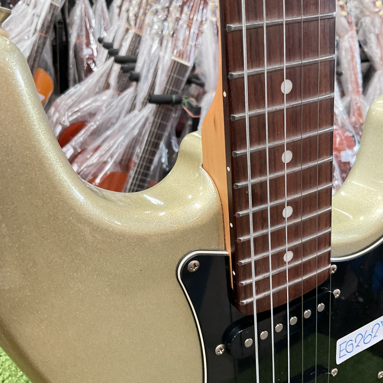 กีต้าร์ไฟฟ้า Mavis