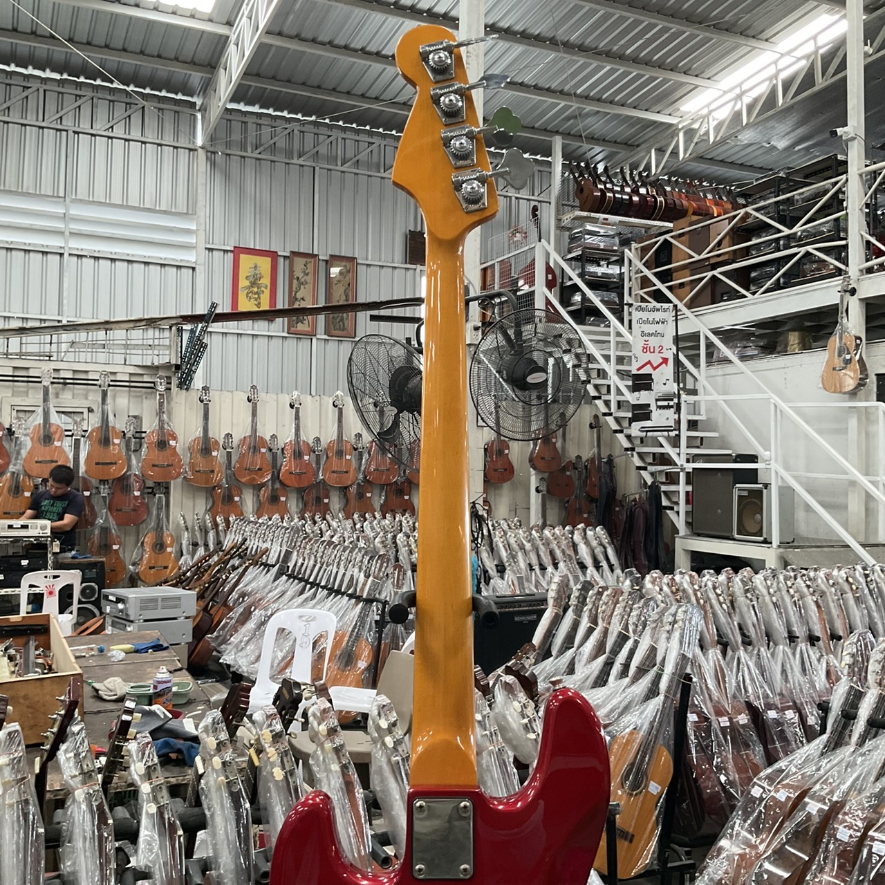 กีต้าร์เบส Legend