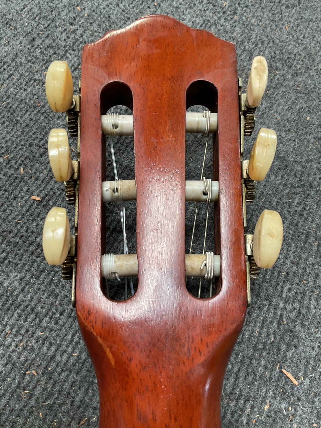 กีต้าร์คลาสสิค CLARK : No.109