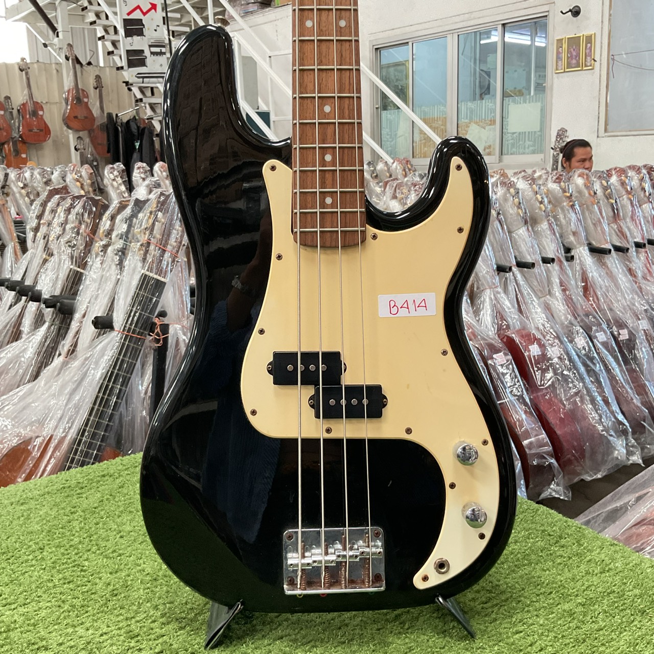 กีต้าร์เบส BUSKER'S