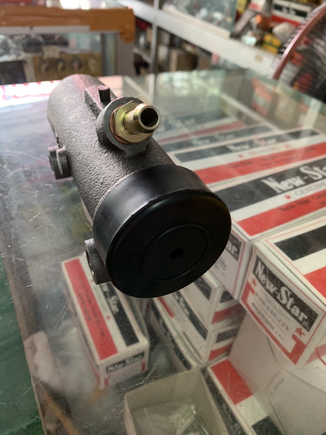 แม่ปั๊มเบรค FUSO FN527 1 1/2"