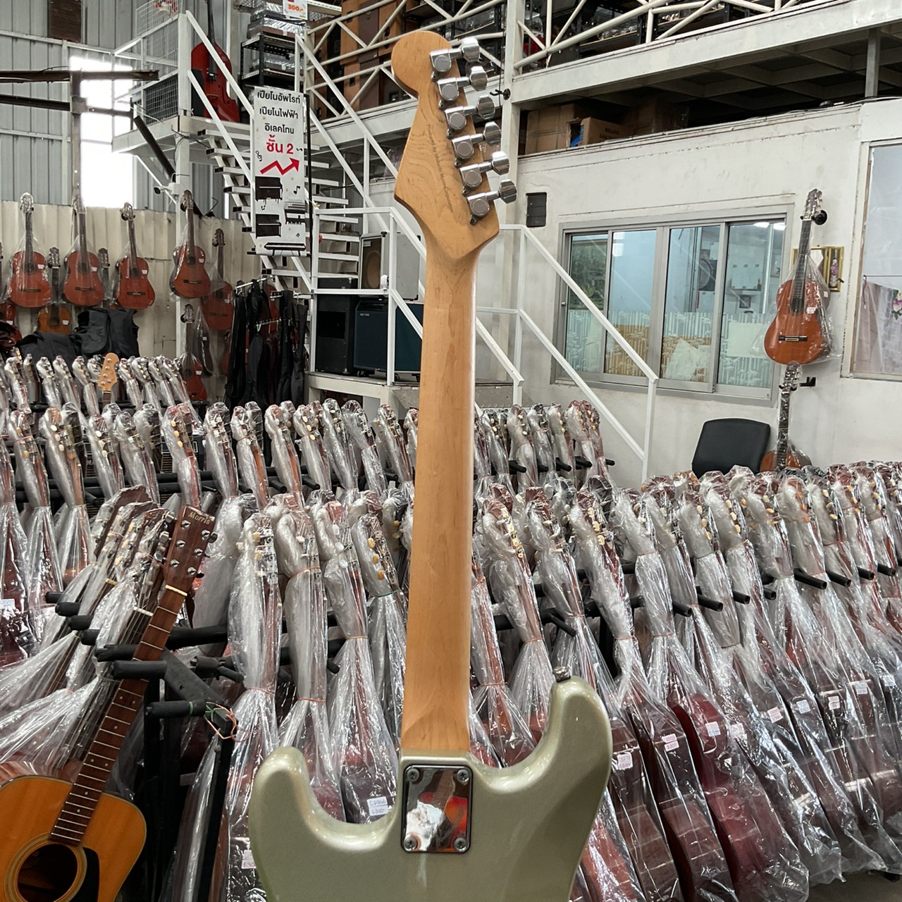 กีต้าร์ไฟฟ้า Mavis