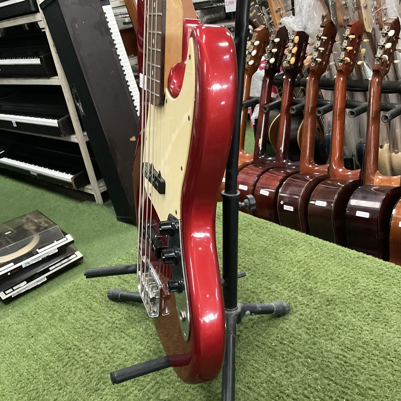 กีต้าร์เบส BUSKER'S