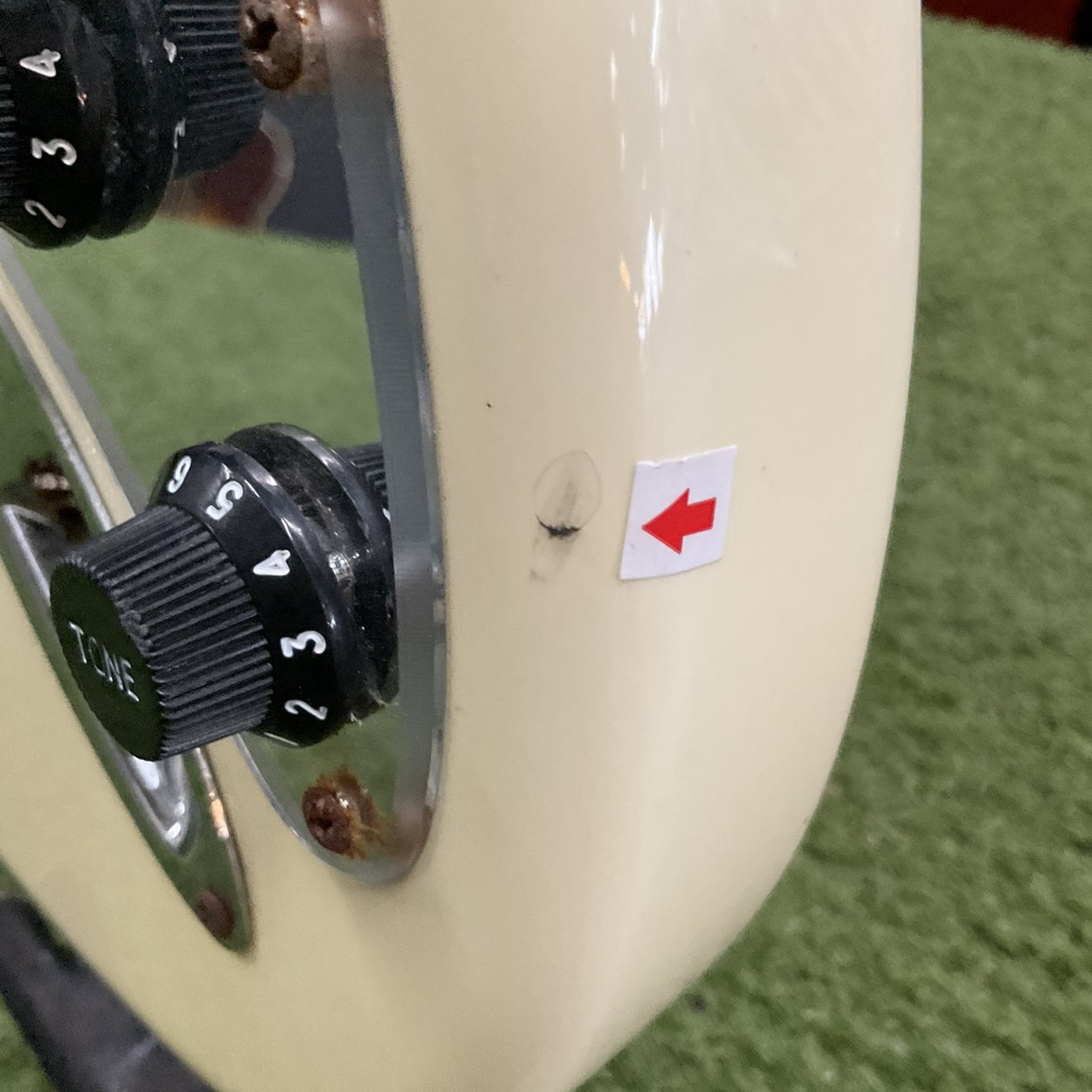 กีต้าร์ไฟฟ้า Mavis