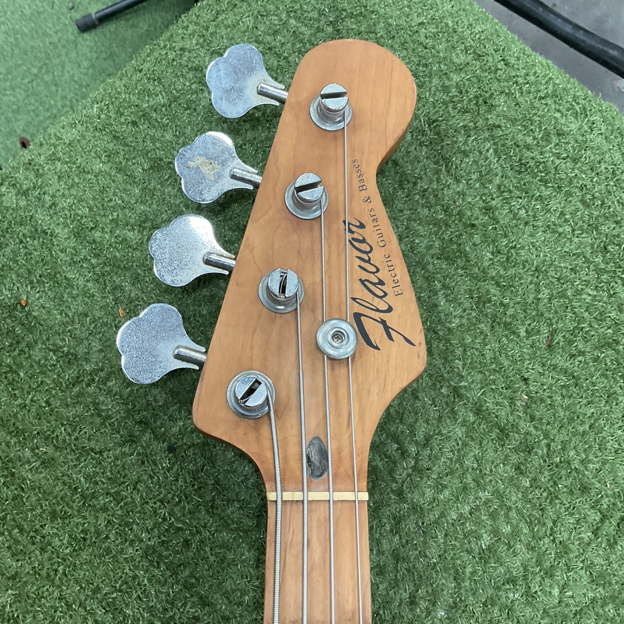 กีต้าร์เบส Flavor