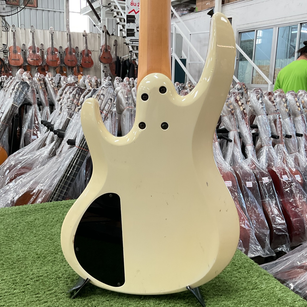 กีต้าร์เบส EDWARDS