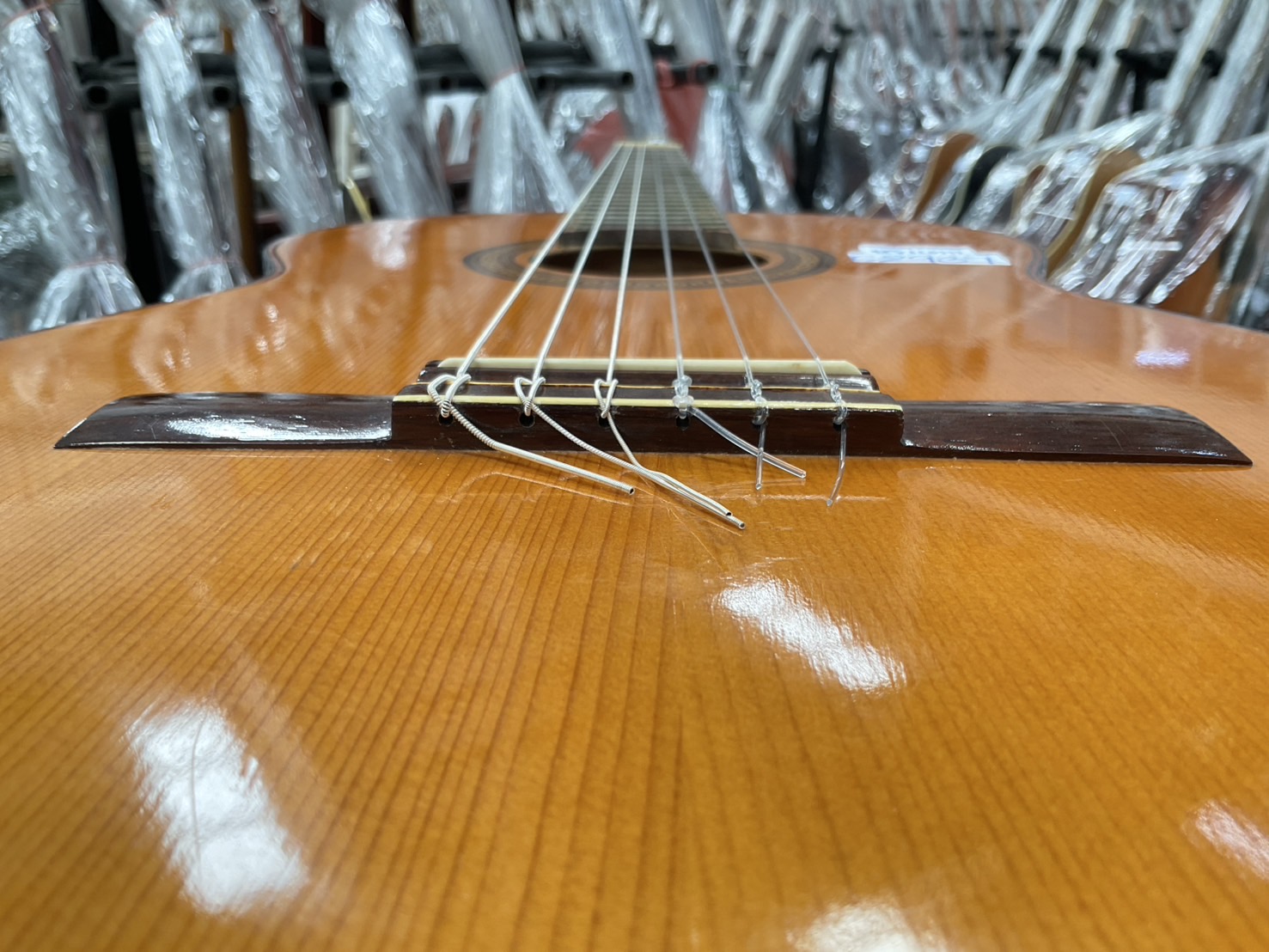 กีต้าร์คลาสสิค ยี่ห้อตามภาพ