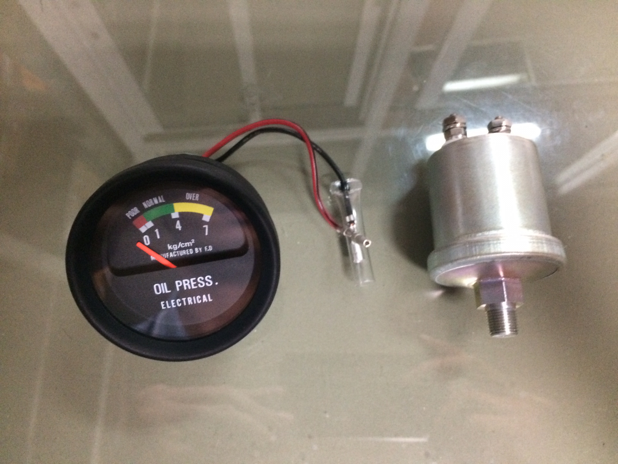 เกจ์วัดแรงดันน้ำมันเครื่องไฟฟ้า FD 12V 24V