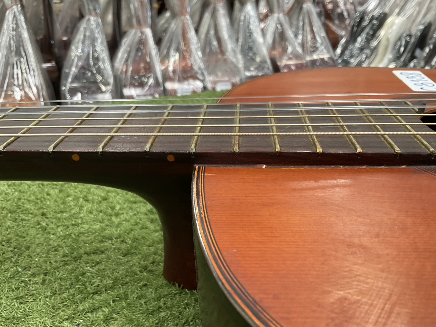 กีต้าร์คลาสสิค ยี่ห้อตามภาพ