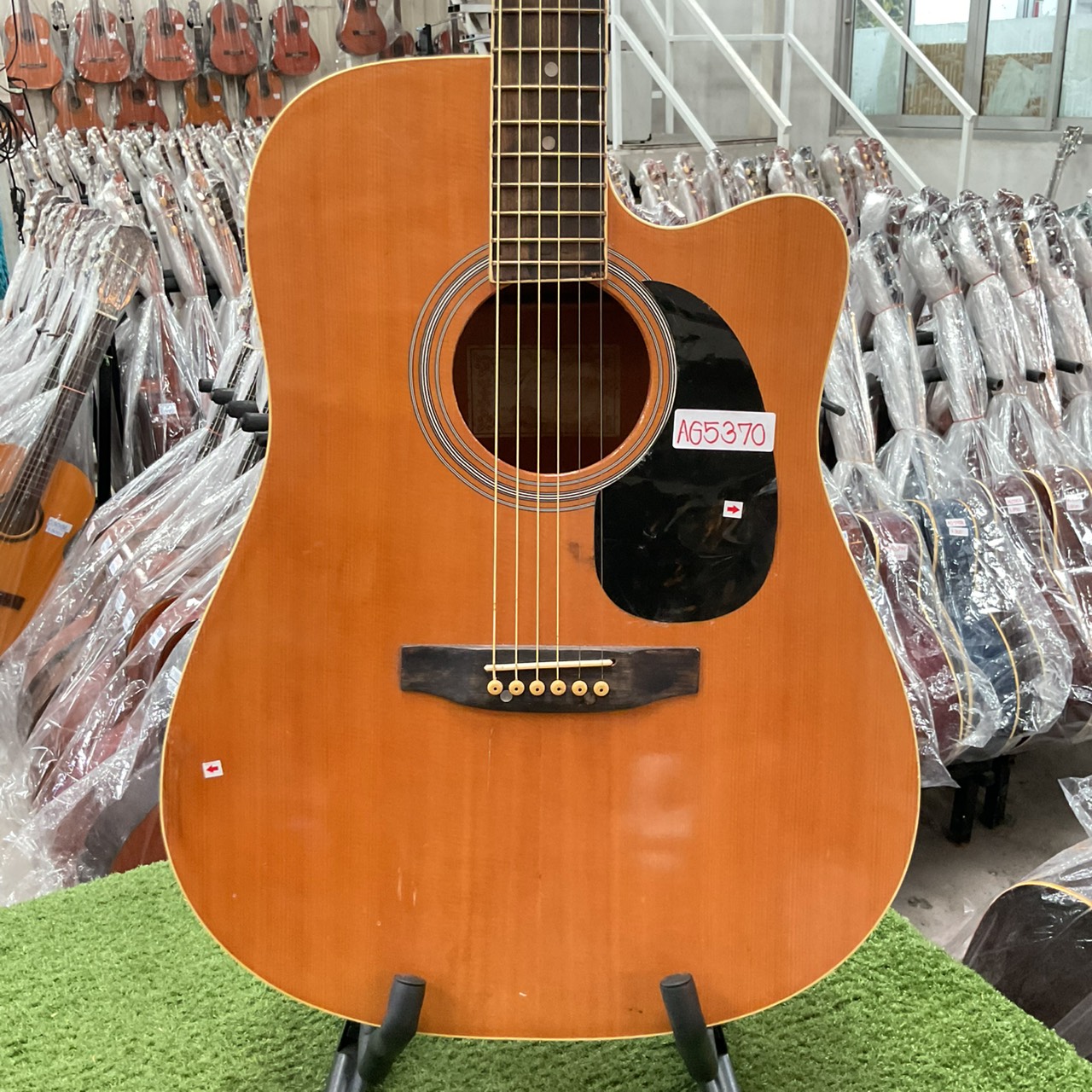 กีต้าร์โปร่ง MoDern