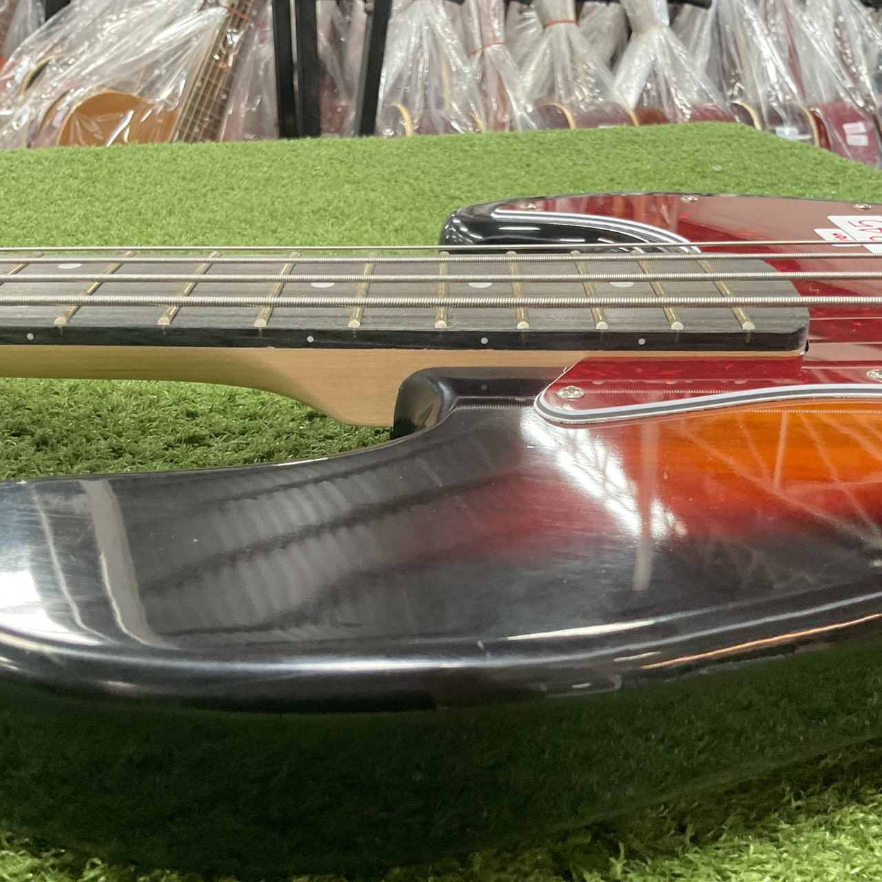 กีต้าร์เบส Gion