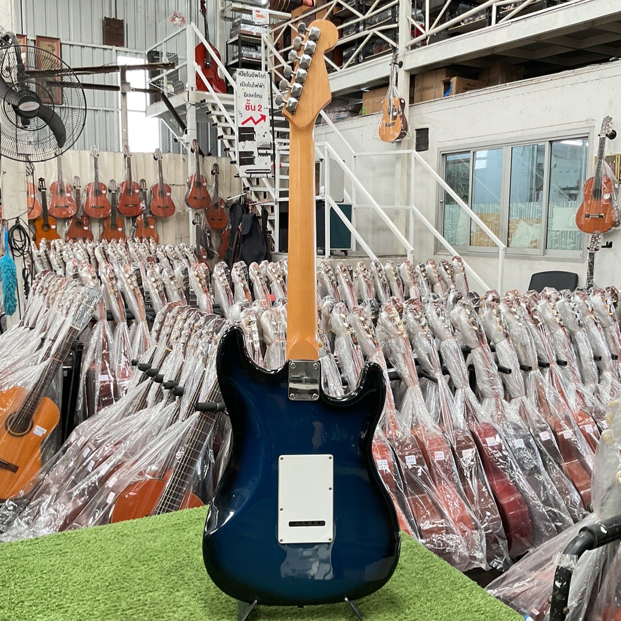 กีต้าร์ไฟฟ้า FORMESTAR (สำหรับมือซ้าย)