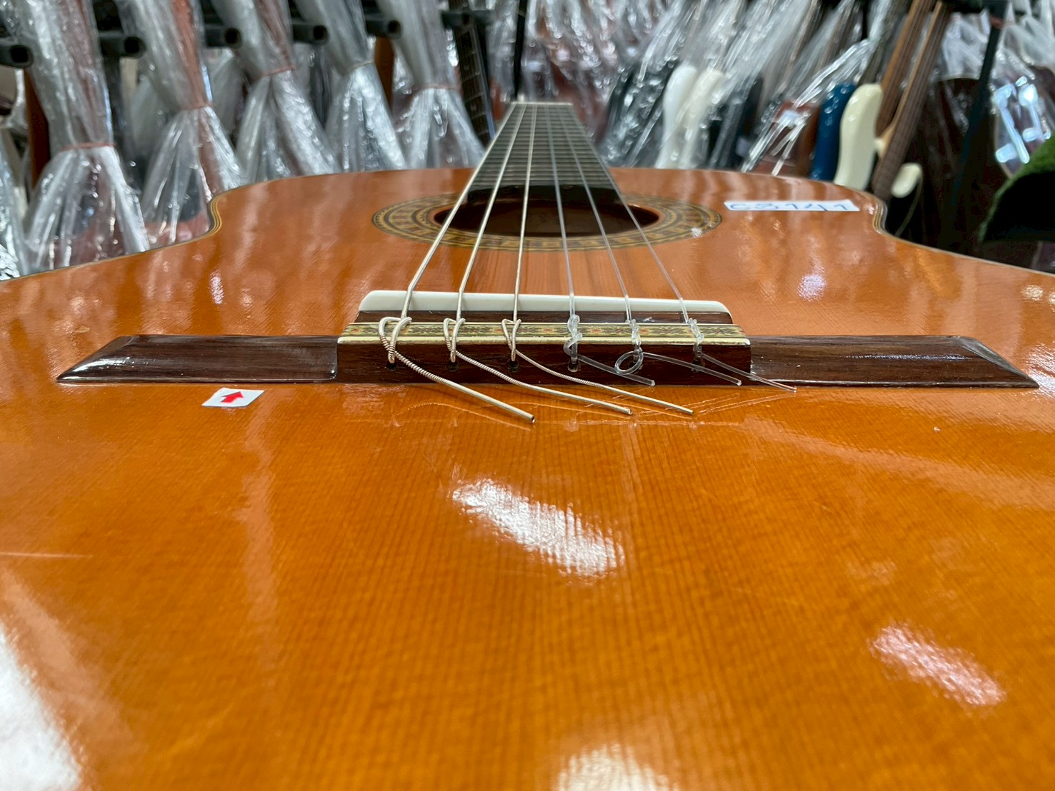 กีต้าร์คลาสสิค ยี่ห้อตามภาพ