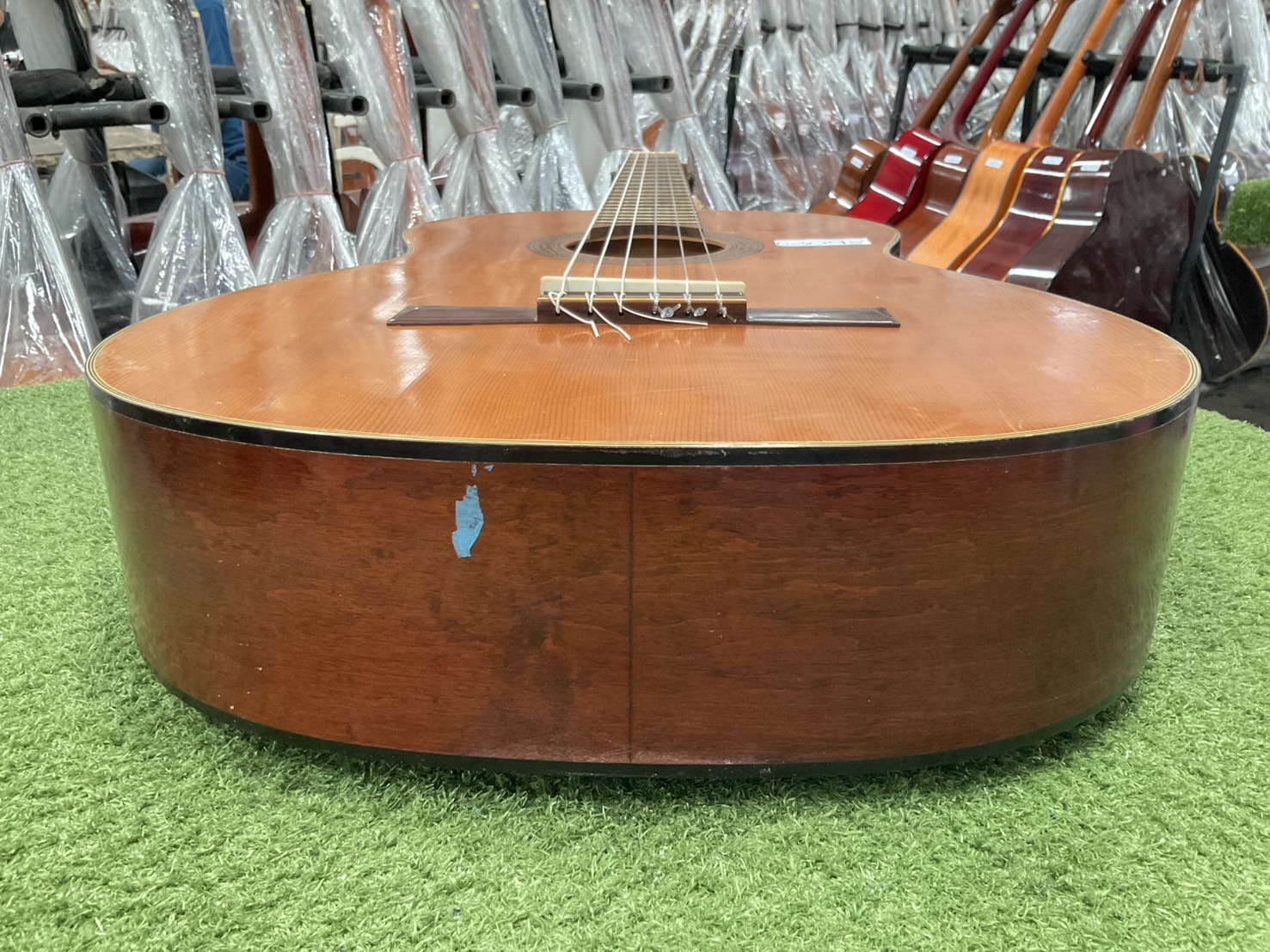 กีต้าร์คลาสสิค ยี่ห้อตามภาพ