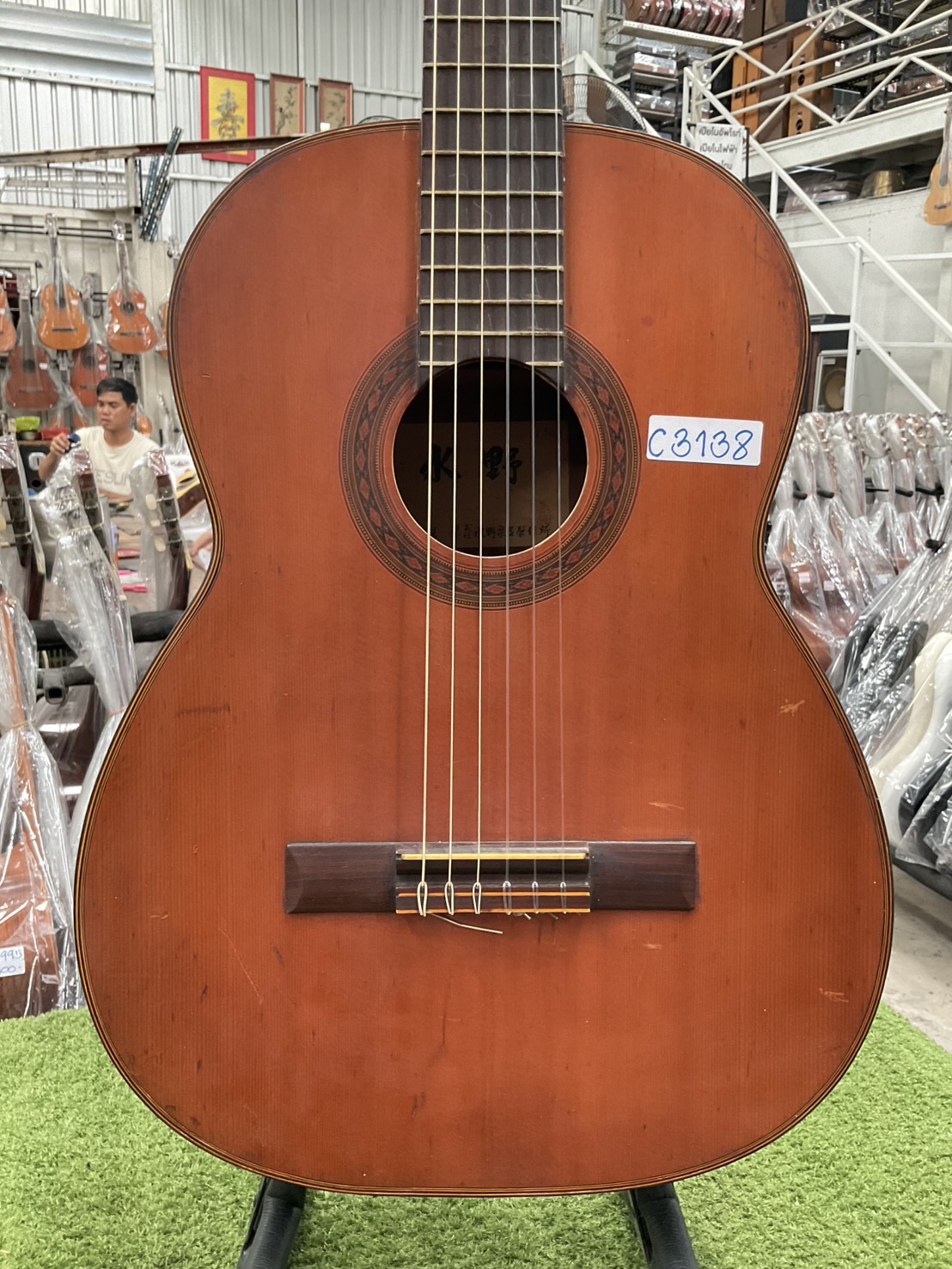 กีต้าร์คลาสสิค ยี่ห้อตามภาพ