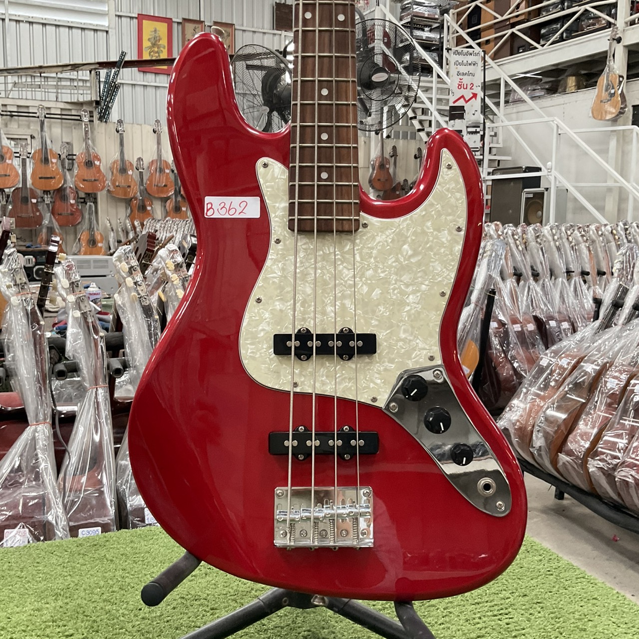 กีต้าร์เบส Legend