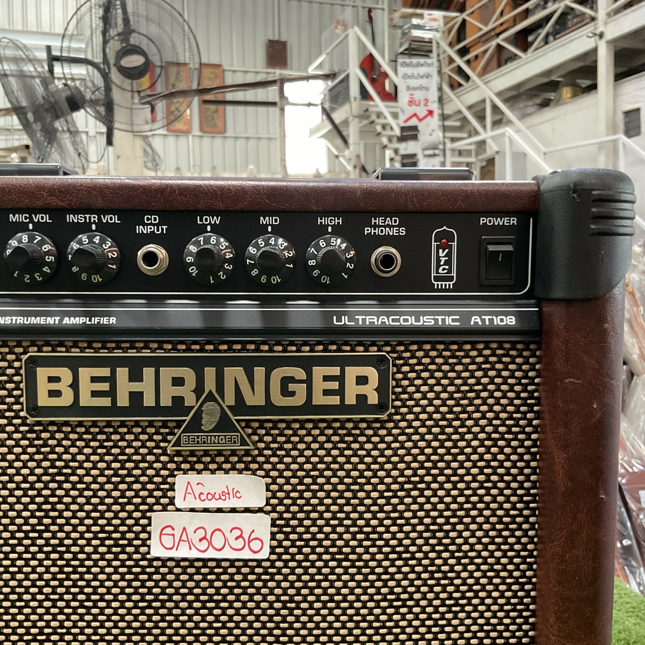 แอมป์กีต้าร์ BEHRINGER : AT108 (ULTRACOUSTIC)