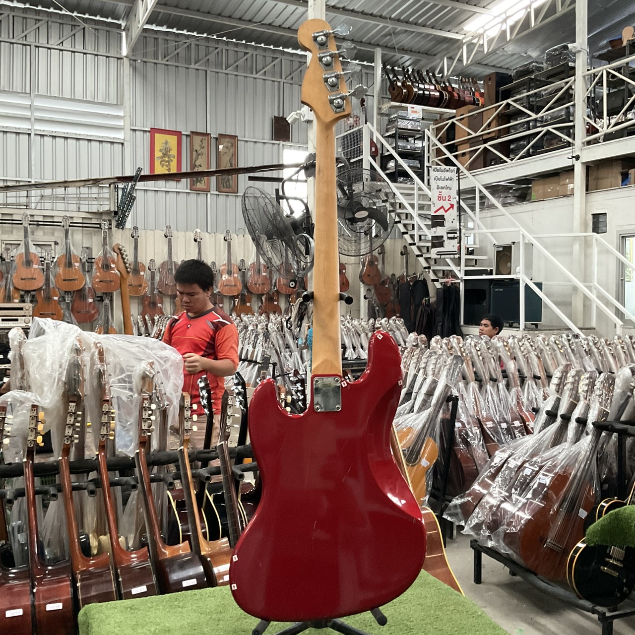 กีต้าร์เบส BUSKER'S