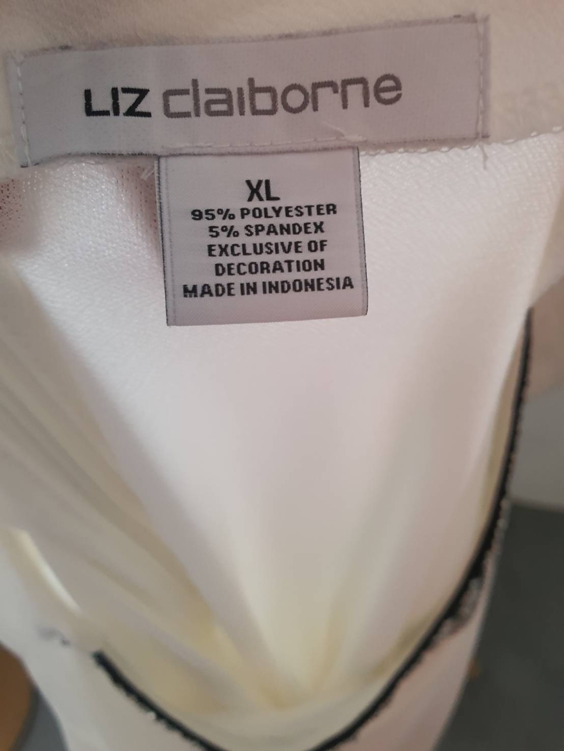 FF05190 เสื้อผ้ามือสอง สีขาว แบรนด์ LIZ CLAIBORN อก 42-48นิ้ว