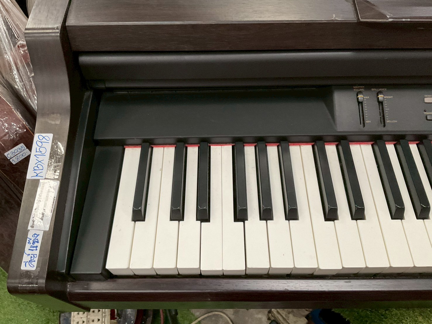 เปียโน YAMAHA : CLP-840 สินค้าไม่พร้อมใช้งาน (ต้องซ่อม)